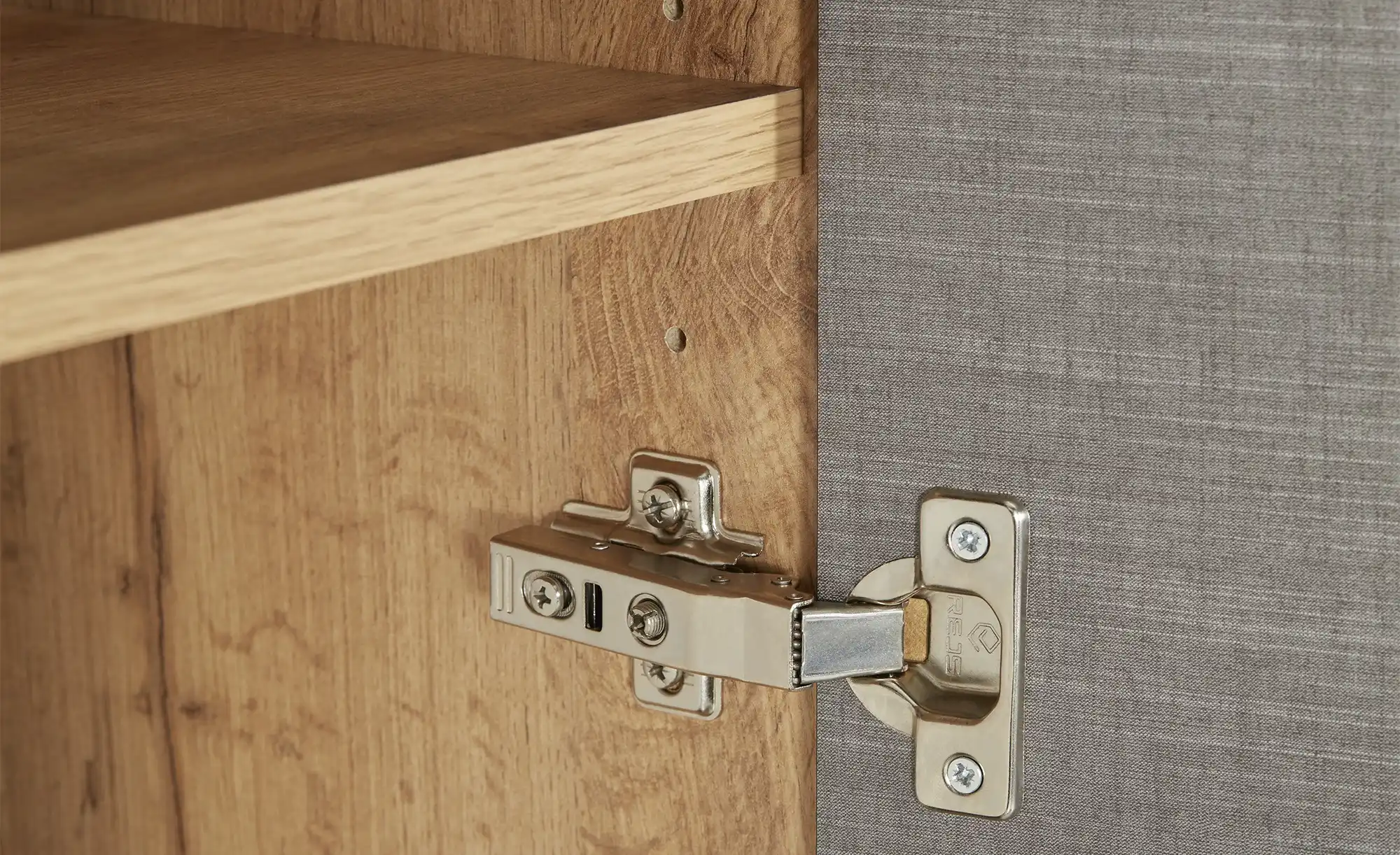 Garderobenschrank