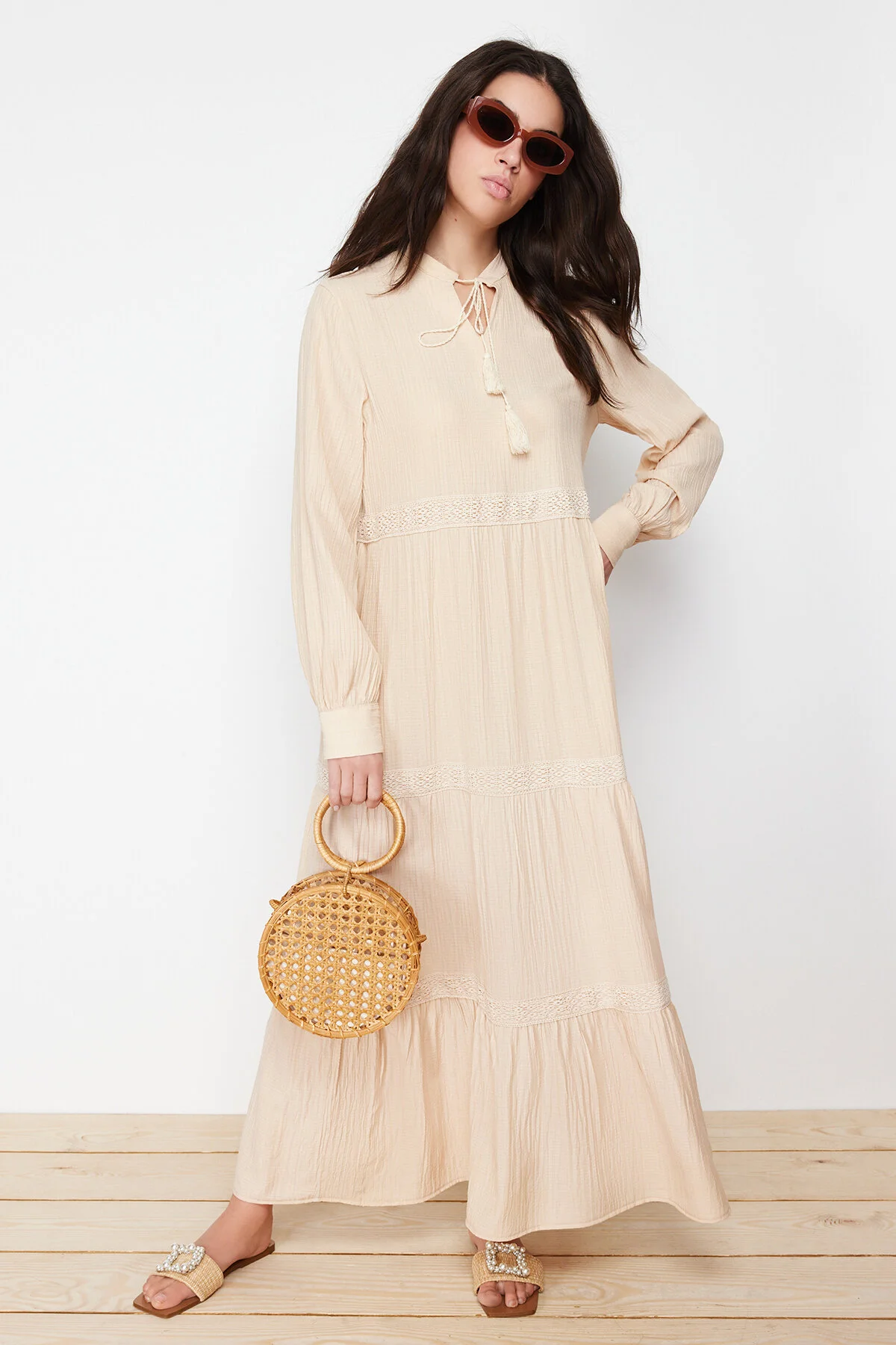 Trendyol Modest  Gewebtes Kleid mit Steinspitze und detailliertem Detail TCTSS24EB00058