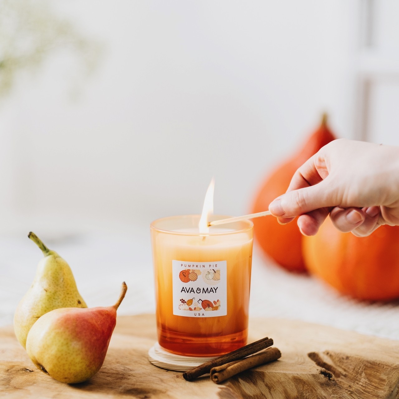Vela aromática con aroma a pastel de calabaza de AVA & MAY