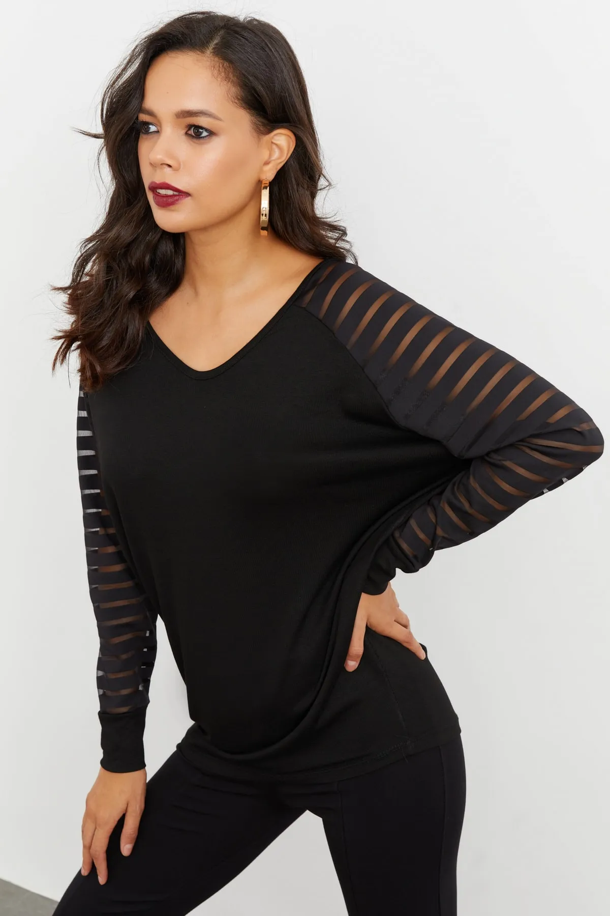 Cool & Sexy  Schwarze Damenbluse mit V-Ausschnitt ST3074