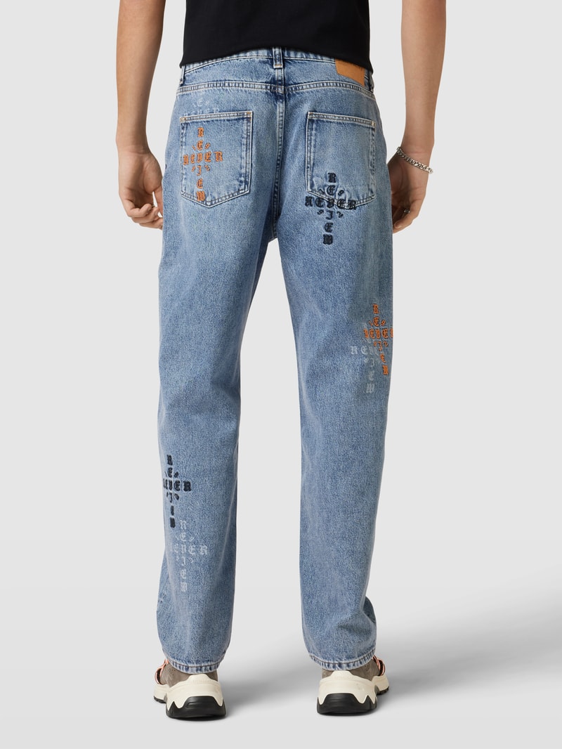 Jeans mit Motiv-Print in blau