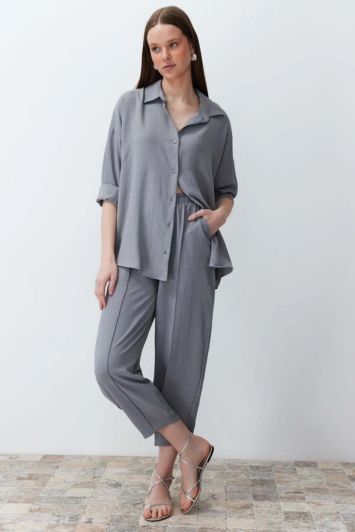 Trendyol Collection  Graues Hemd und Hose Aerobin Woven Bottom&Top Bottom-Top Set TWOSS24AU00038
