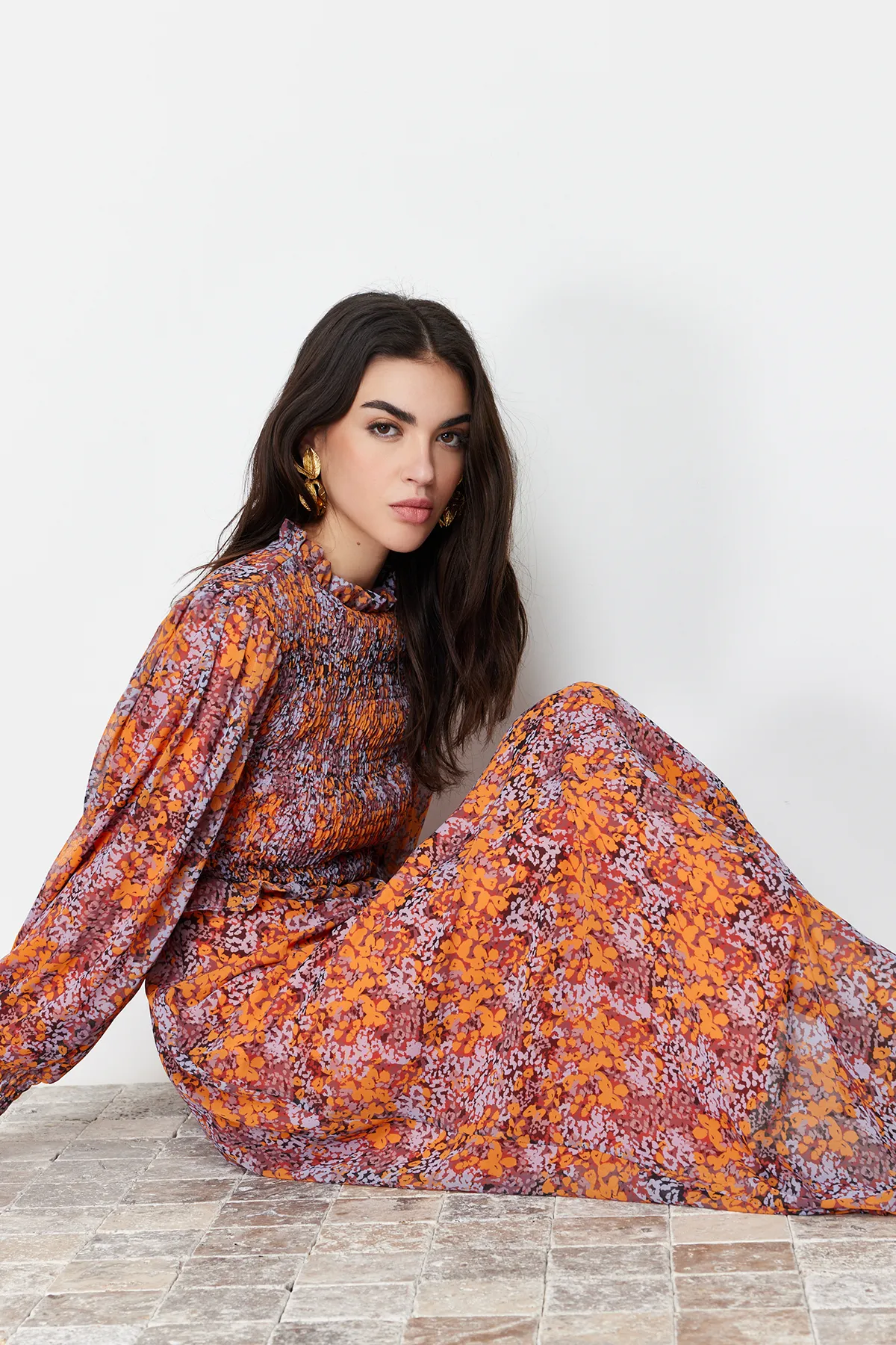 Trendyol Modest  Gefüttertes, florales, gewebtes Kleid mit Rüschen an der Taille TCTSS24EB00068