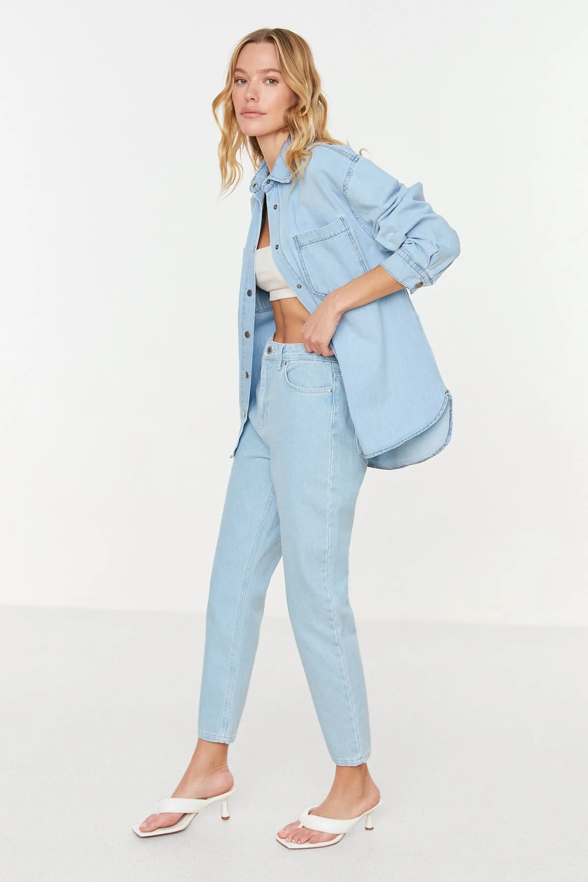 Trendyol Collection  Blaues Baic-Jeanshemd TWOSS22GO0185
