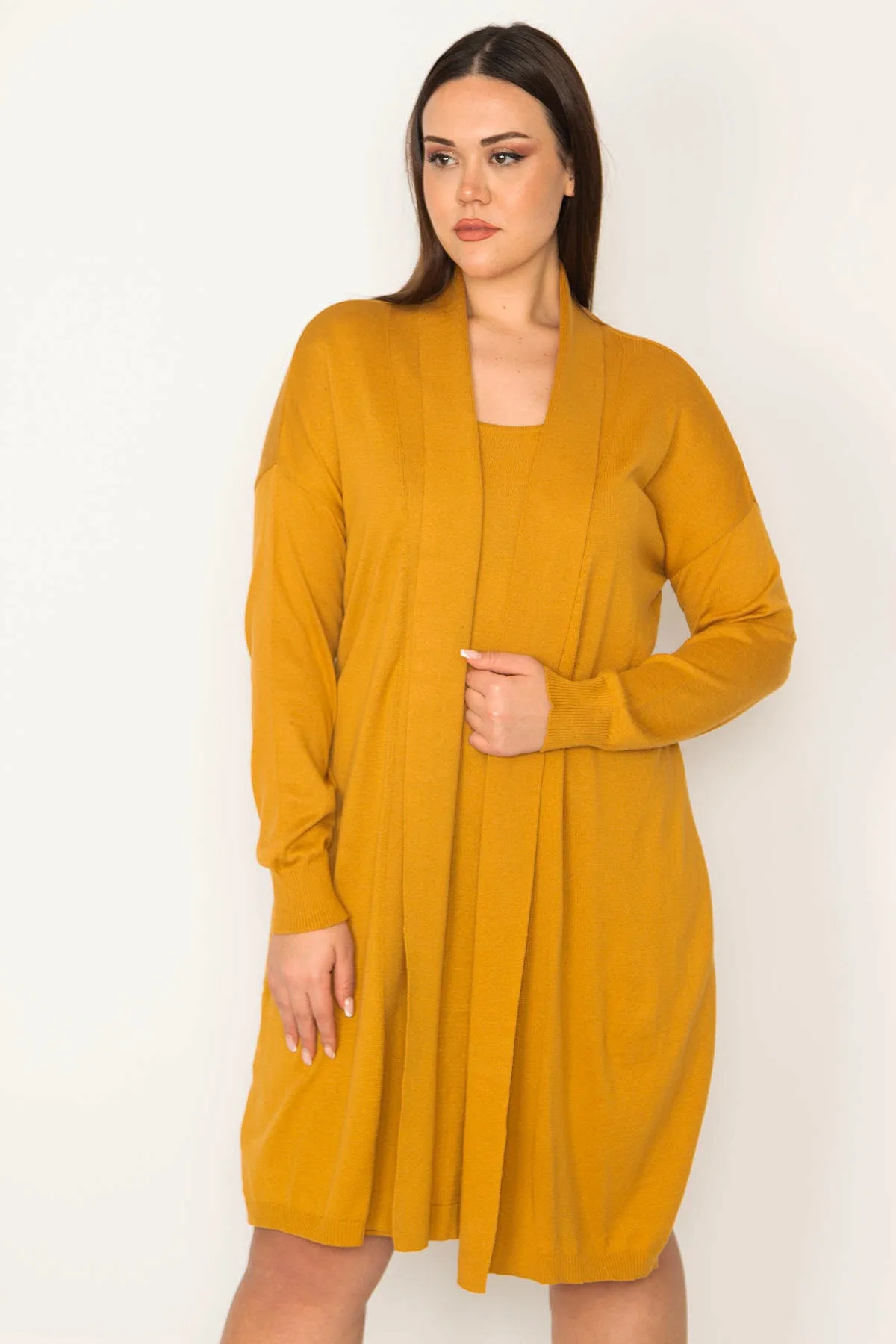Şans  Damen-Strickjacke in Senfgelb vorne in Übergröße 65n19811