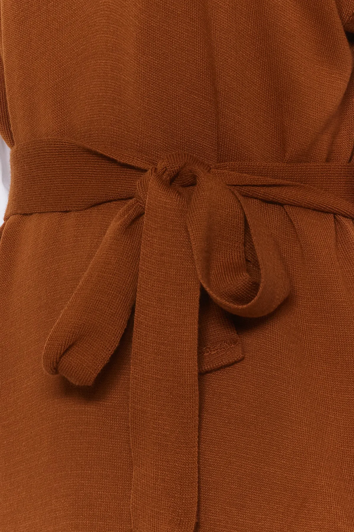 Trendyol Modest  Dunkelbraunes langes Strickpulloverkleid mit Gürtel TCTAW24UV00020
