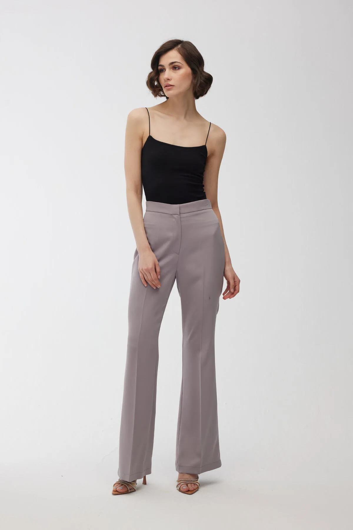 Manuka  SATINHOSE MIT SPANISCHER KRONE GRAU