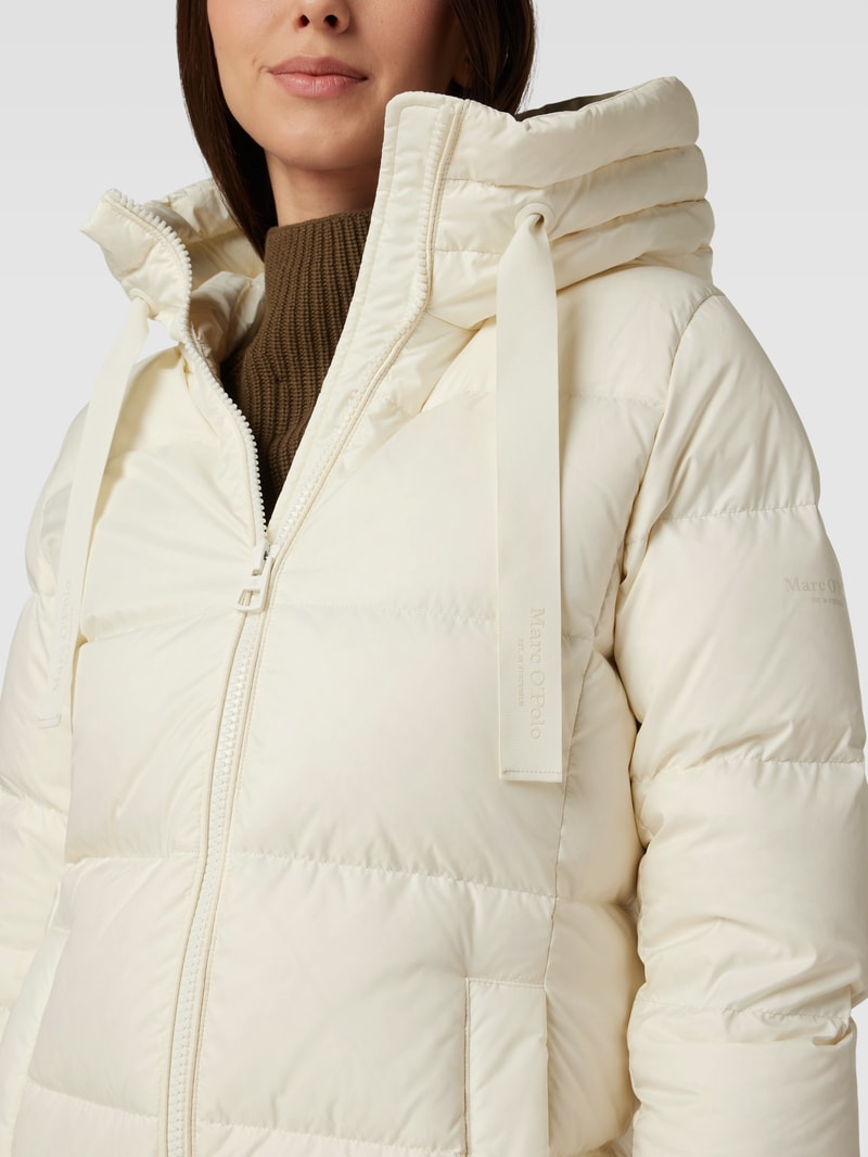 Daunenmantel mit Kapuze in offwhite