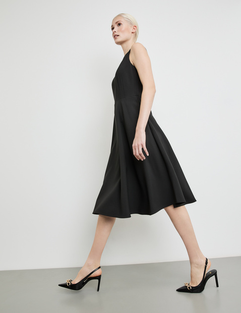 Ärmelloses Kleid mit ausgestelltem Rockteil