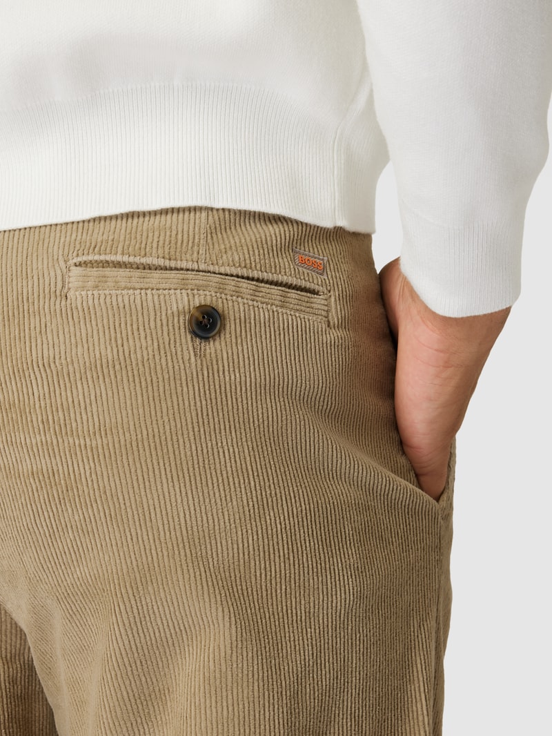 Cordhose mit Gesäßtaschen Modell 'Statum' in beige