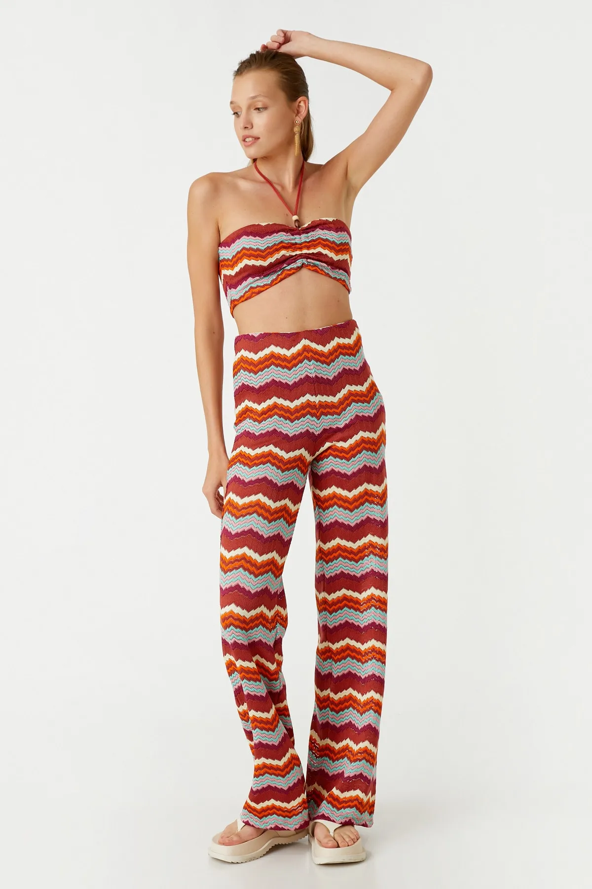 Koton  Hose mit ausgestelltem Bein und hoher Taille