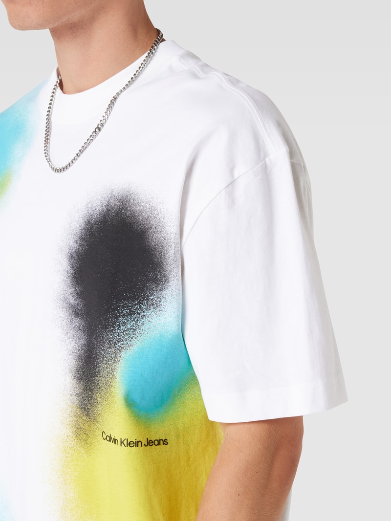 T-Shirt mit Allover-Print in weiss