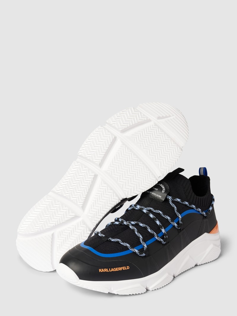 Sneaker mit elastischem Schaft und Schnürung in schwarz