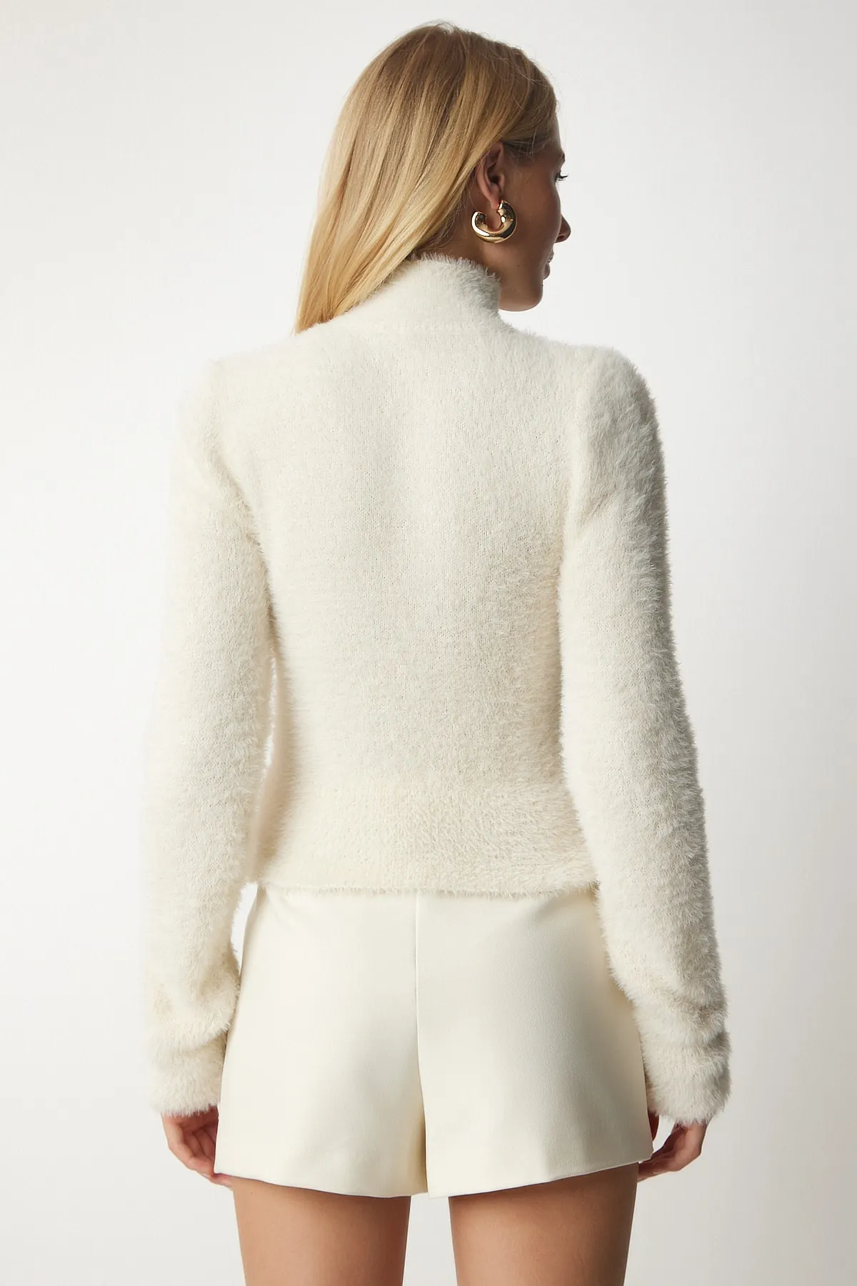 Happiness İstanbul  Cremefarbener Rollkragen-Strickpullover mit Bärtchen für Damen NF00071