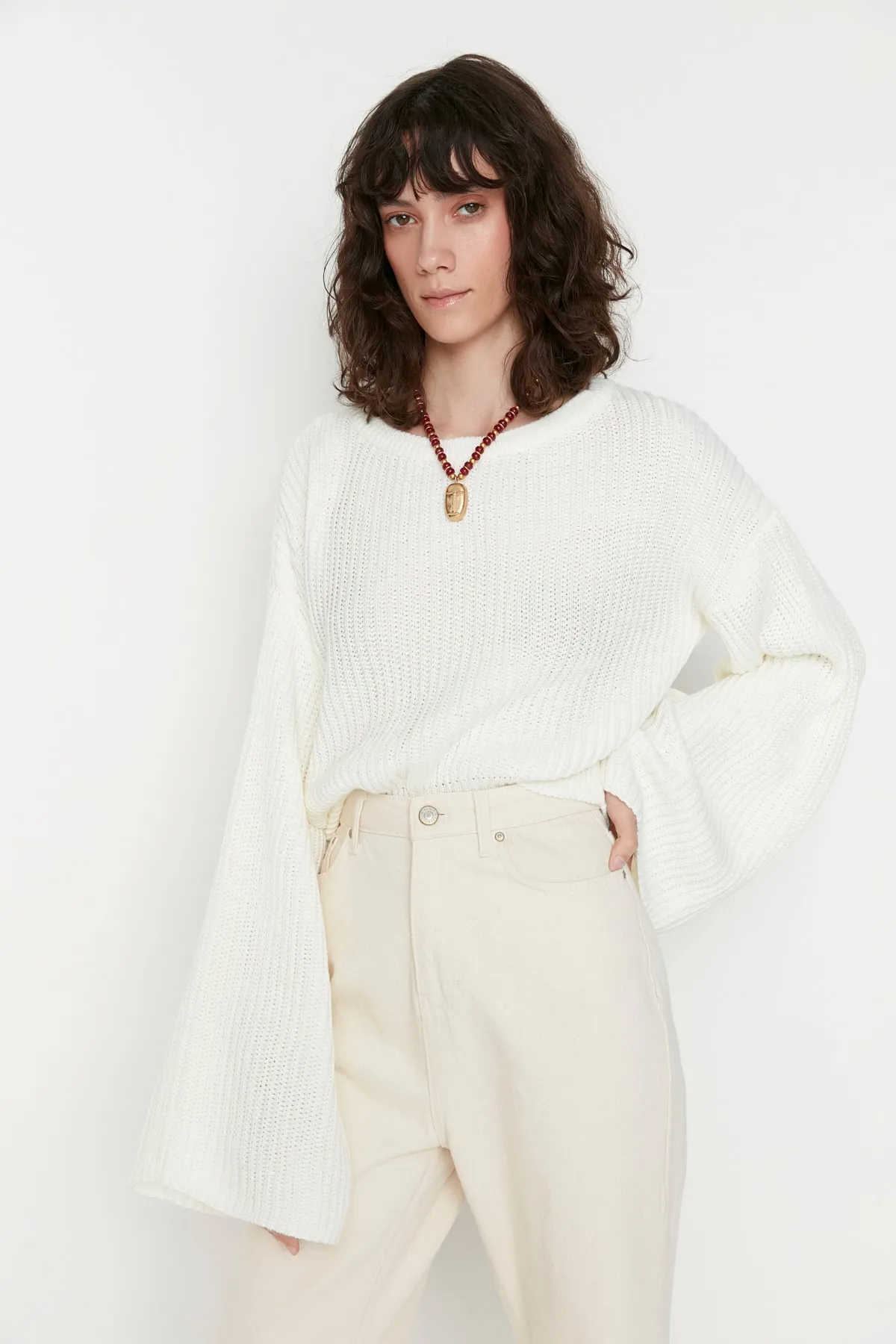Trendyol Collection  Ecrufarbener, kurzer Strickpullover mit spanischen Ärmeln TWOAW20KZ0743