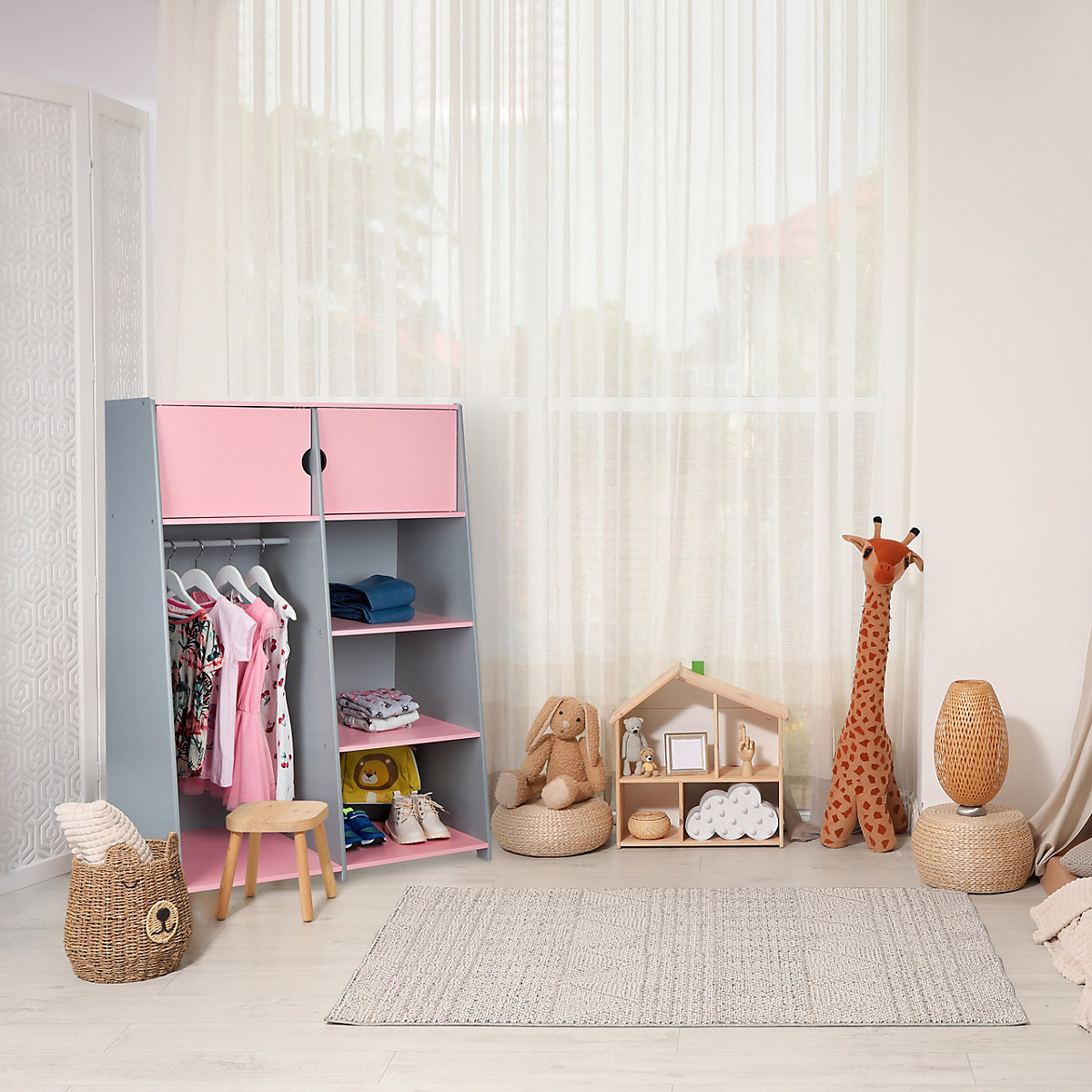 Kindergarderobe mit Fächern