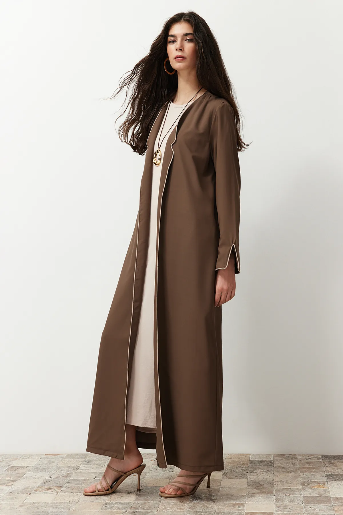 Trendyol Modest  Lange gewebte Aerobin-Kappe mit geräucherten Paspeln & Ferace & Abaya TCTSS24KF00012