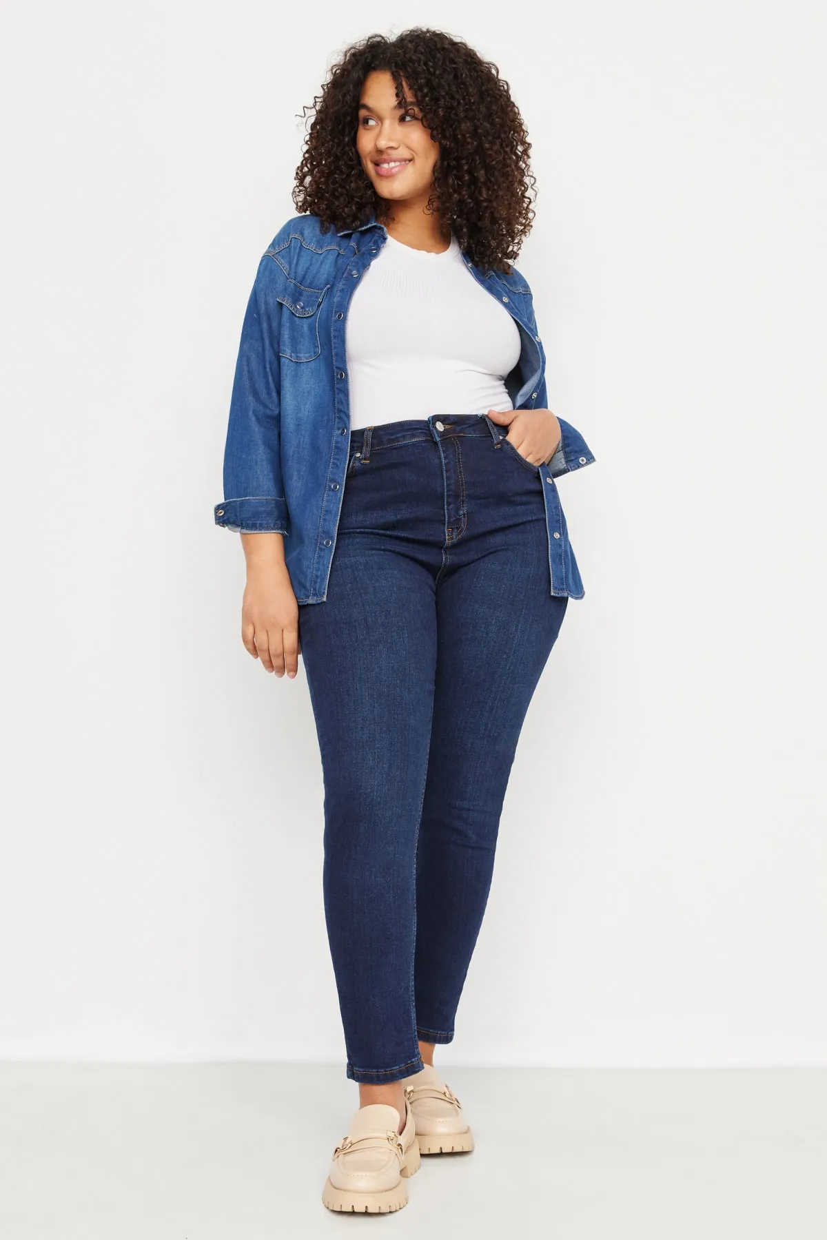 Trendyol Curve  Dunkelblaue, dehnbare Skinny-Jeans mit hoher Taille TBBAW23JE00000