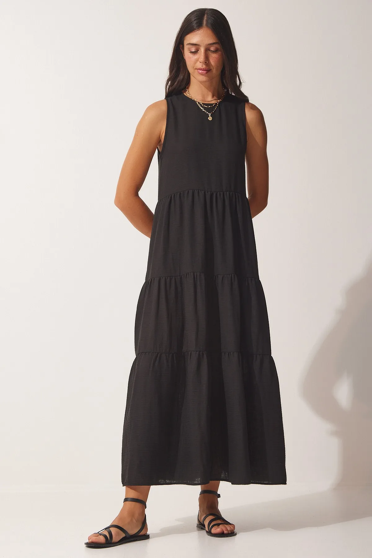 Happiness İstanbul  Schwarzes, ärmelloses Strickkleid mit Volant für Damen UB00129