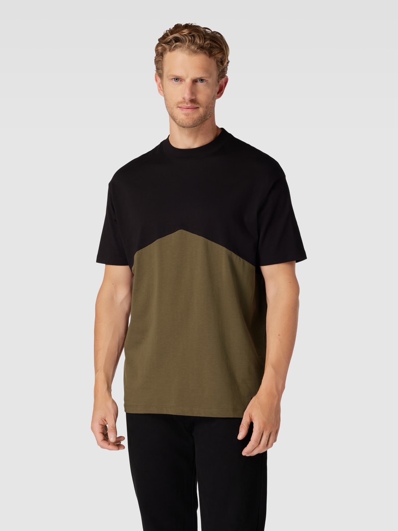 T-Shirt mit Label-Detail in schwarz