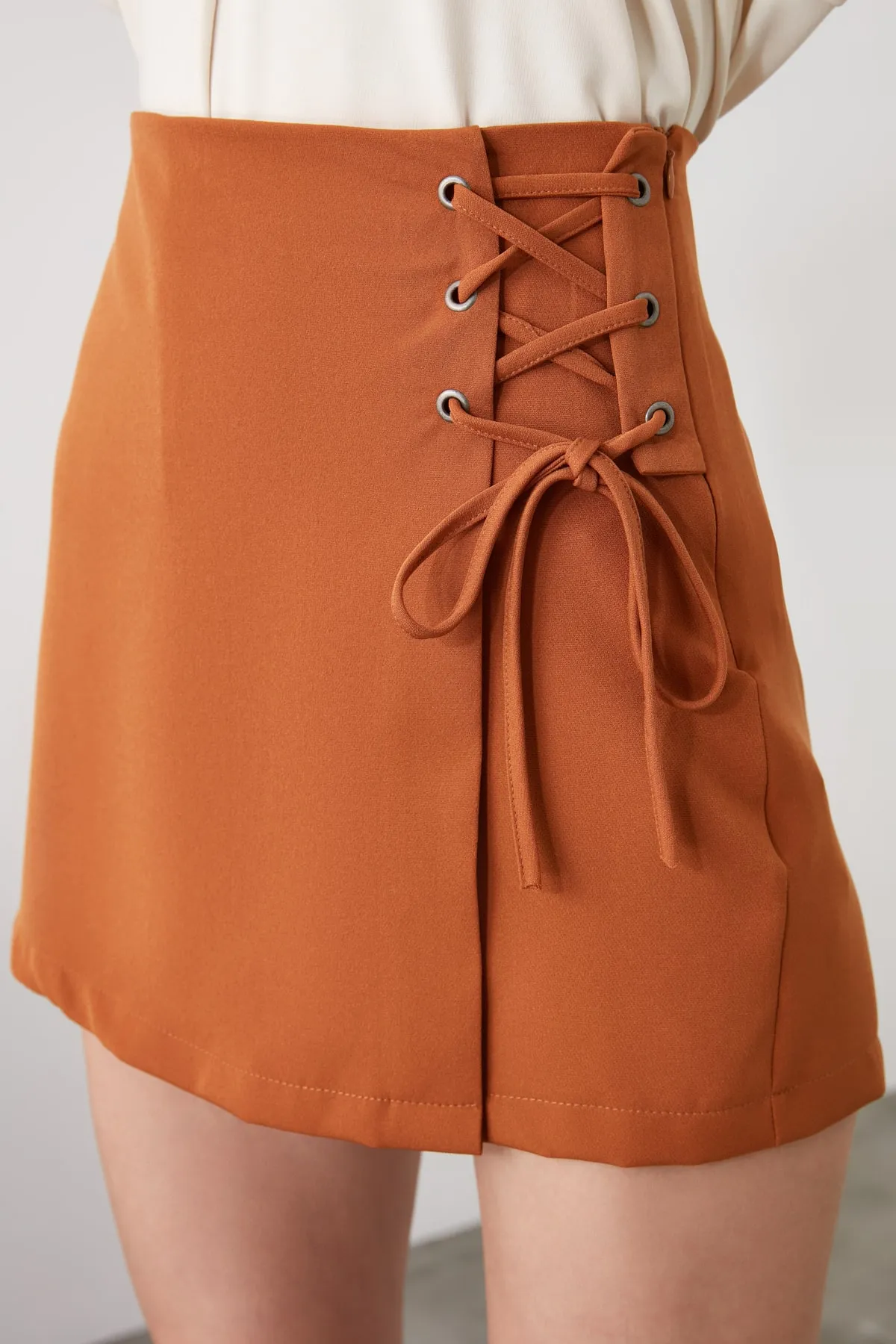 Trendyol Collection  Shorts - Braun - Hoher Bund