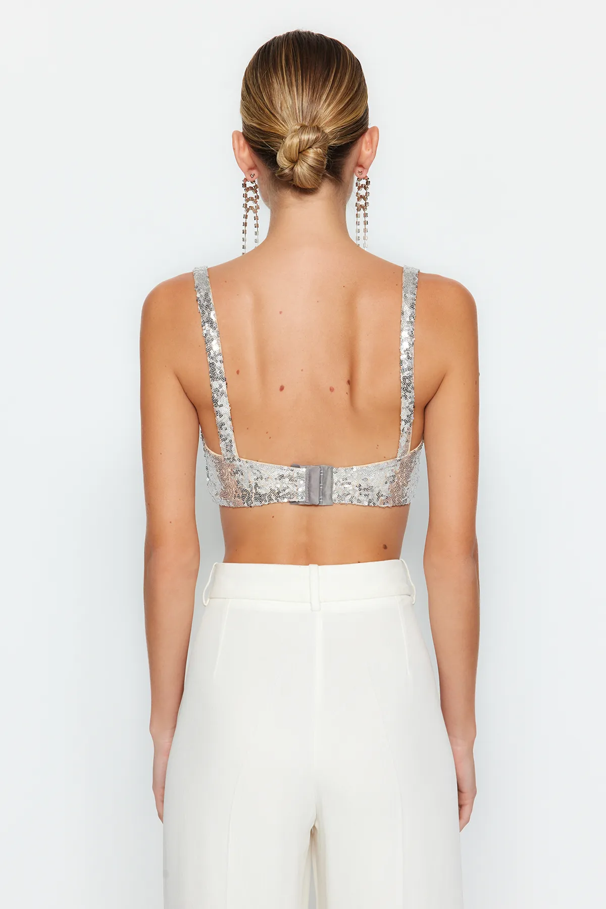 Trendyol Collection  Silbernes Crop-Bustier mit Pailletten TPRAW24BS00010
