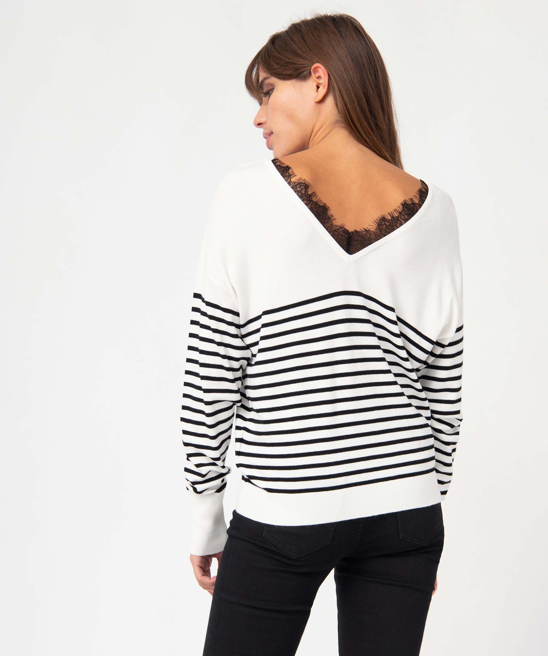 Pull femme rayé en maille fine avec double col V bordé de ... ecru | GEMO