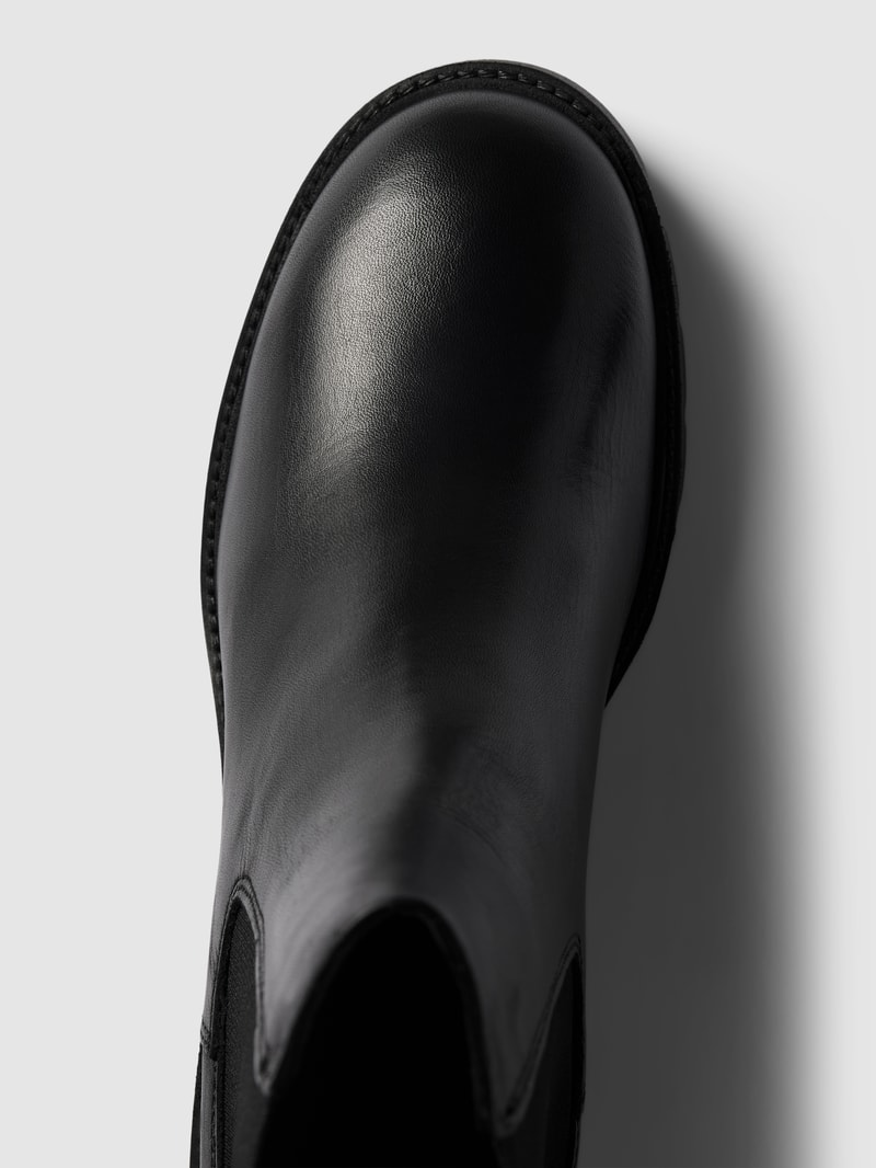 Stiefeletten mit Blockabsatz und profilierter Sohle in schwarz