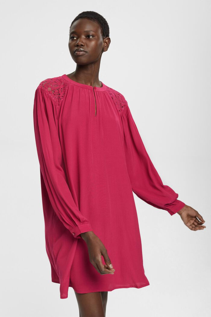 Kleid mit Spitzendetails