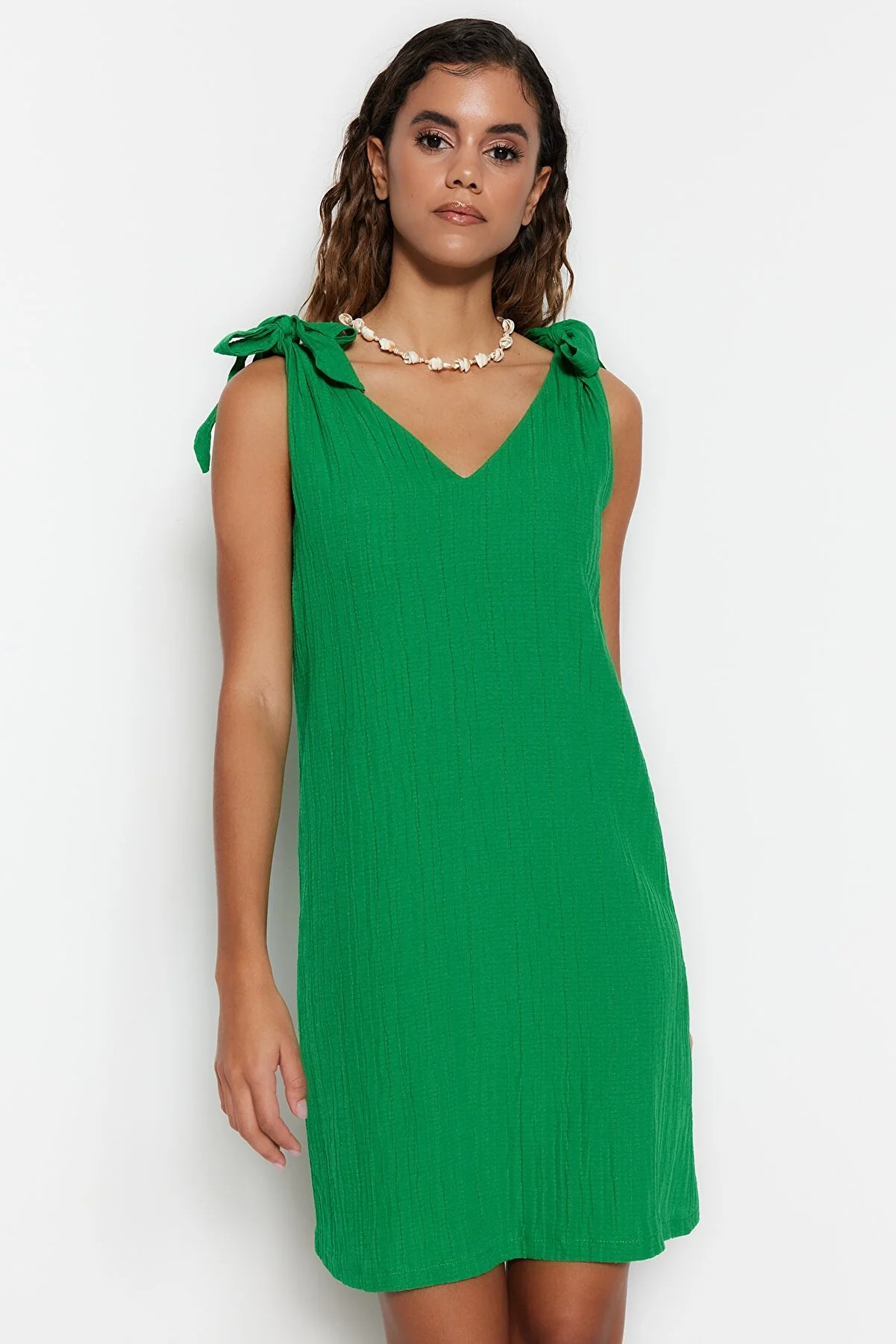 Trendyol Collection  Grünes, gewebtes Mini-Strandkleid zum Binden TBESS23EL00108