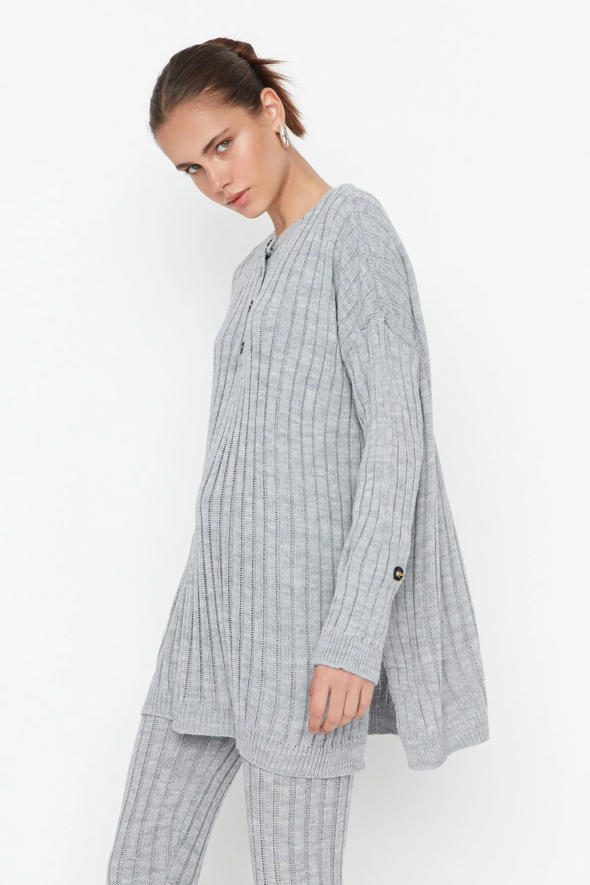 Trendyol Collection  Graues Strickoberteil- und -unterteil-Set aus Cordhose TWOAW22AU0039