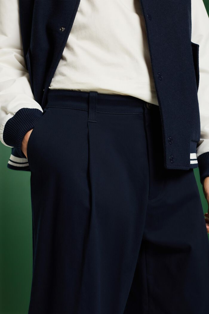 Chinohose mit weitem Bein