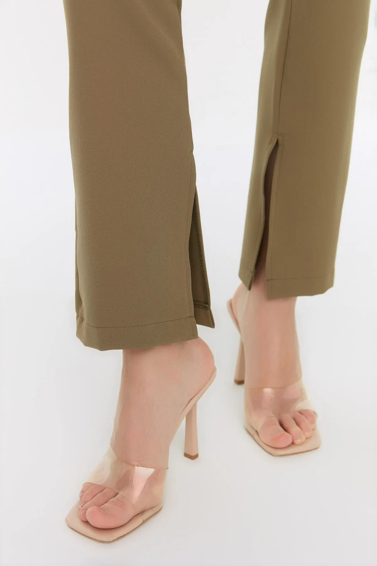 Trendyol Collection  Helle Khaki-Flare-Webhose mit hoher Taille TWOAW22PL0243