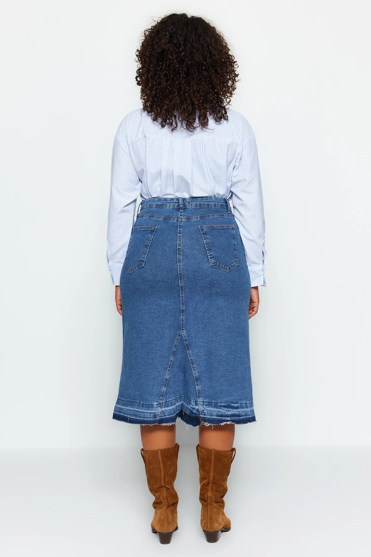 Trendyol Curve  Blauer Jeansrock in Blockfarben TBBAW24AZ00025