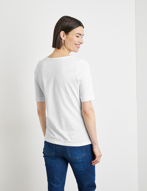 Nachhaltiges T-Shirt mit satiniertem Ausschnitt