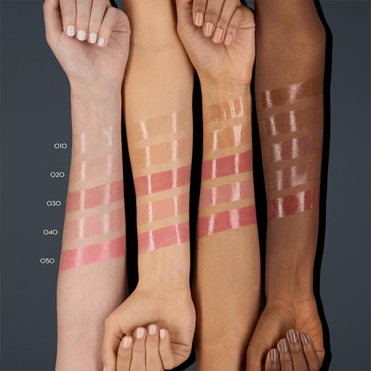 Сјај за волумен Essence Better Than Fake Lips 020 Dazzling Apricot