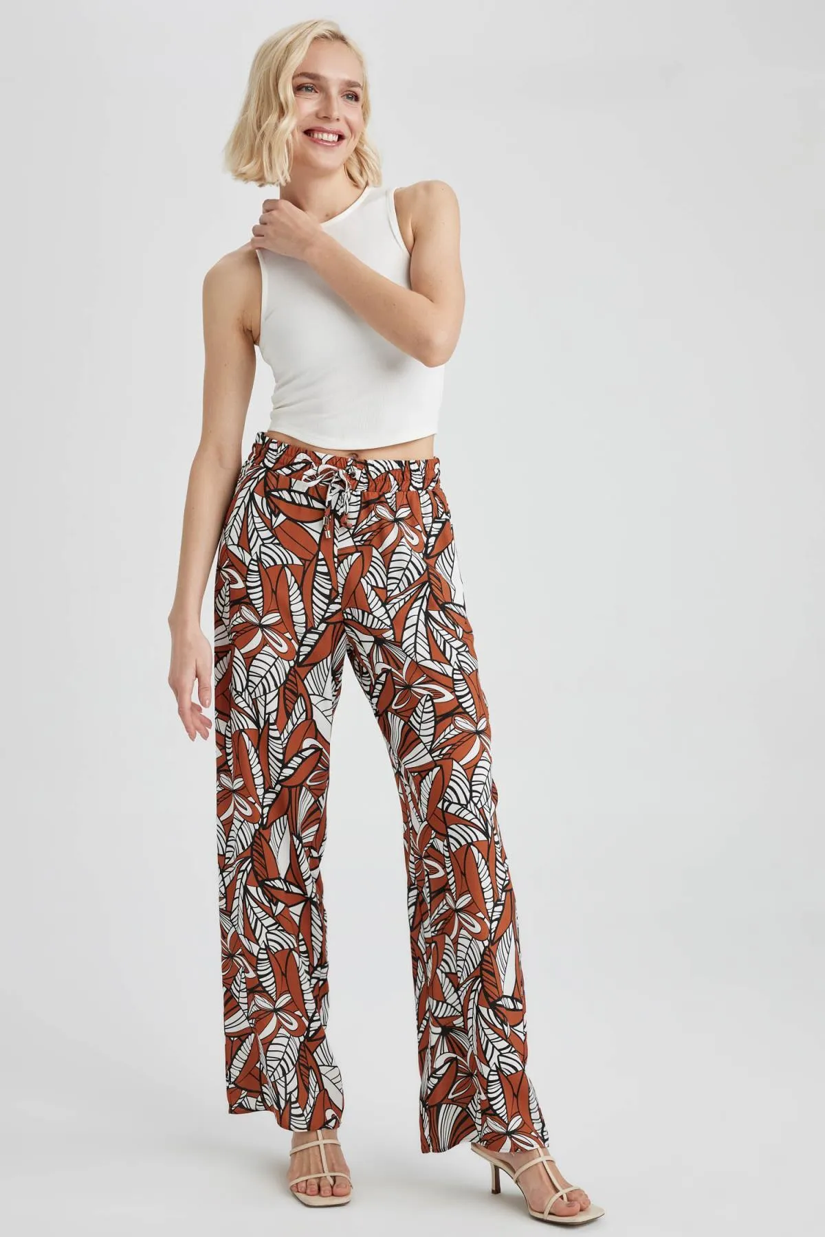 DeFacto  Gemusterte Viskosehose mit hoher Taille und weitem Bein und Tasche J8739az23sm