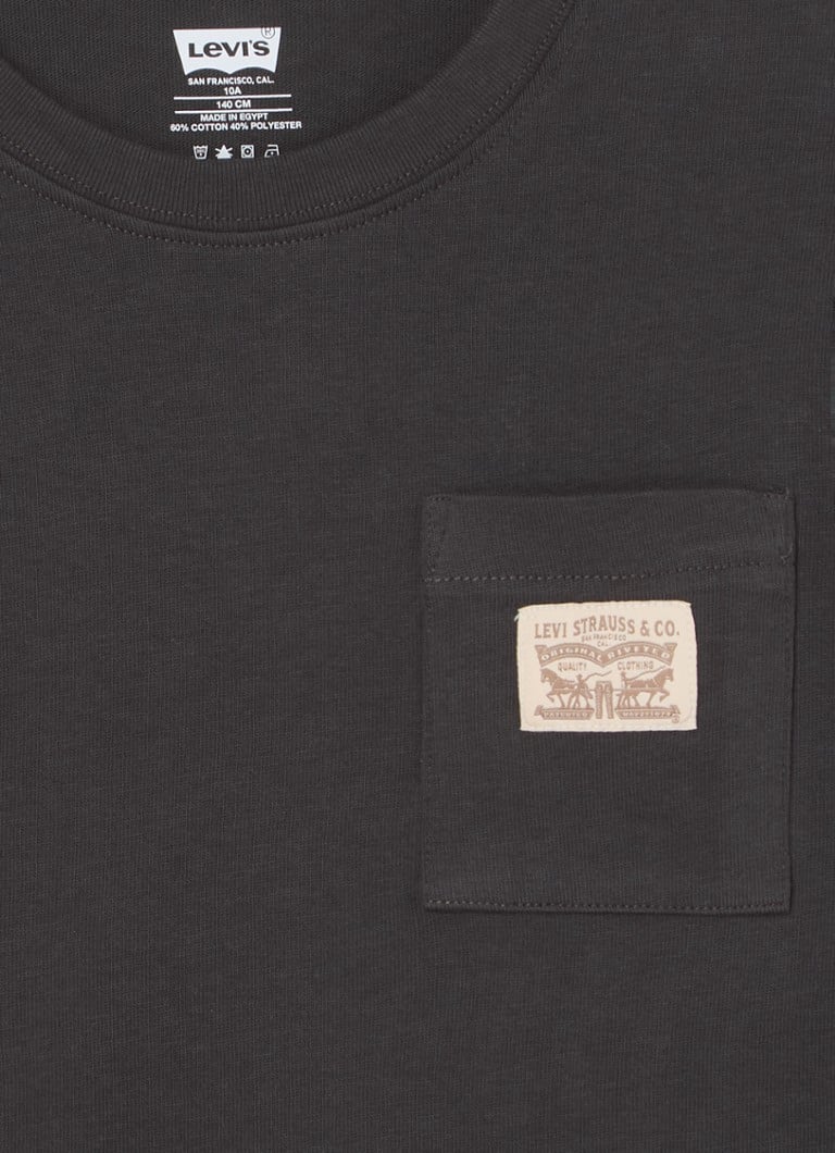 Tricou Levi's cu mânecă lungă și buzunar la piept