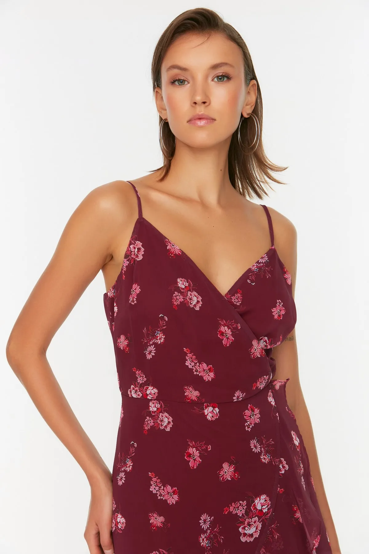 Trendyol Collection  Pflaumenfarbenes, zweireihiges, gewebtes Midi-Kleid mit gefütterten Rüschen und Blumenmuster TWOSS21EL2141