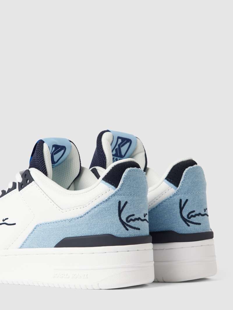 Sneaker aus Leder mit Label-Details in weiss