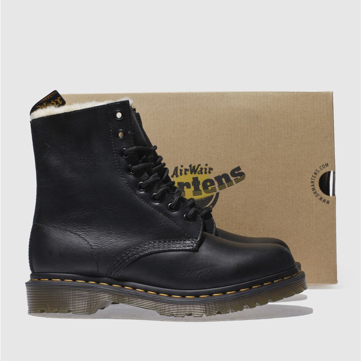 Dr. Martens 1460 Serena csizma fekete színben