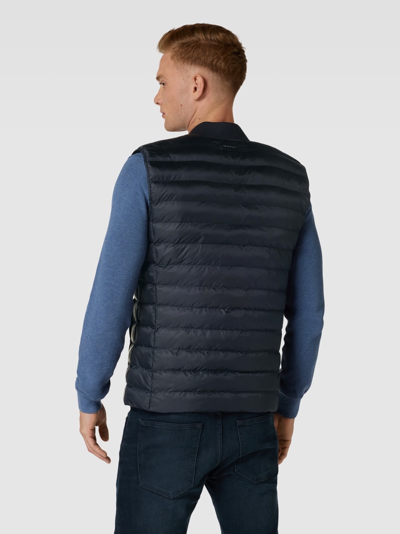 Steppweste mit Label-Print in schwarz