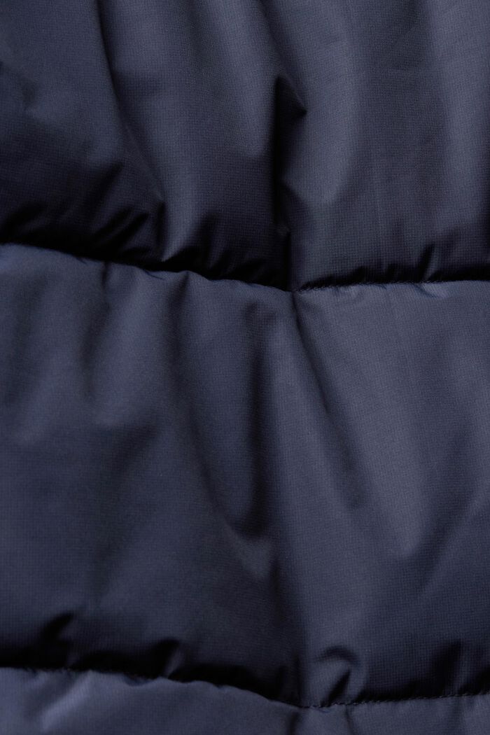 Steppjacke mit neonfarbigen Details