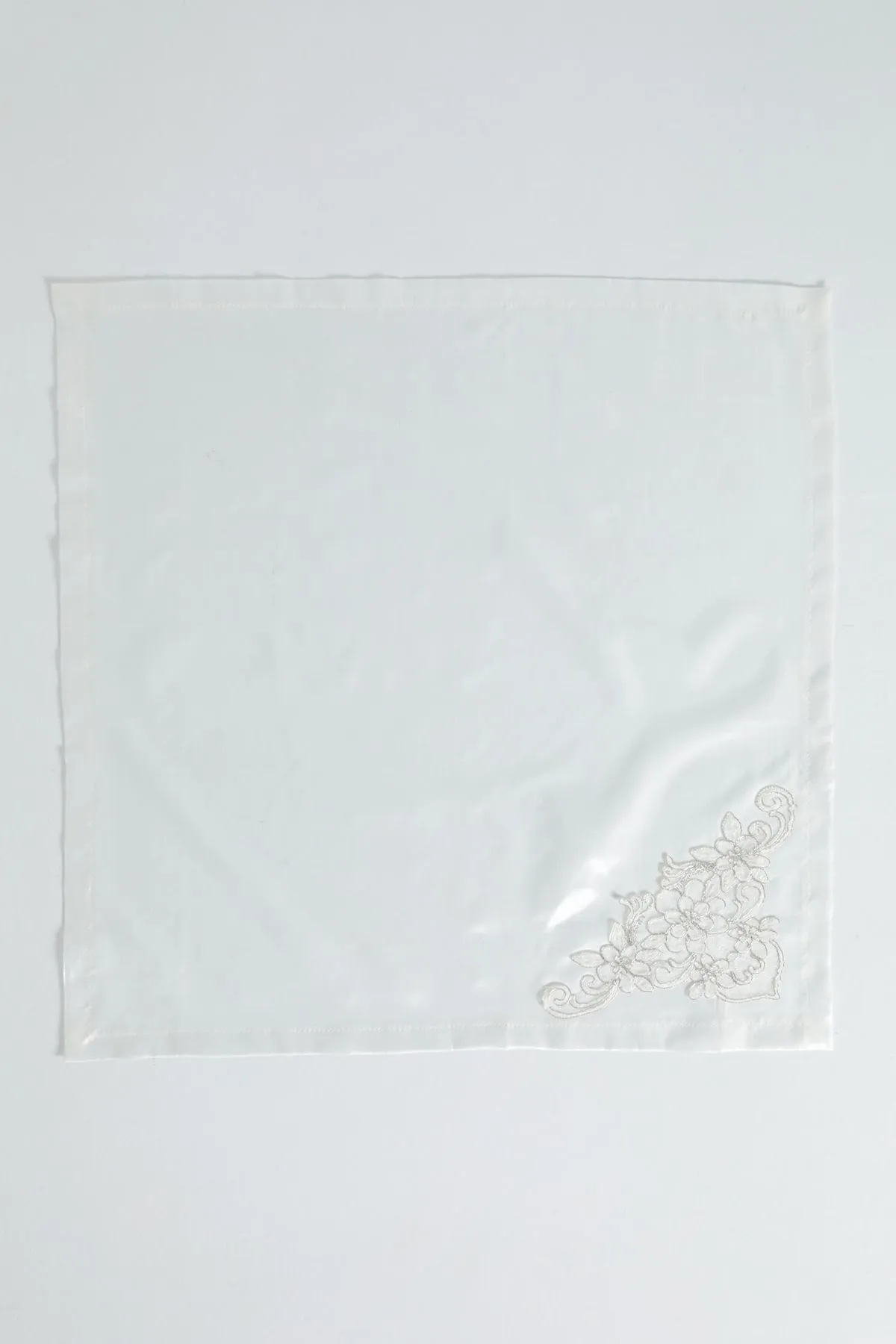 FAVORA  Pera Frassfreies, besticktes Mitgift-Satin-Paket - Ecru
