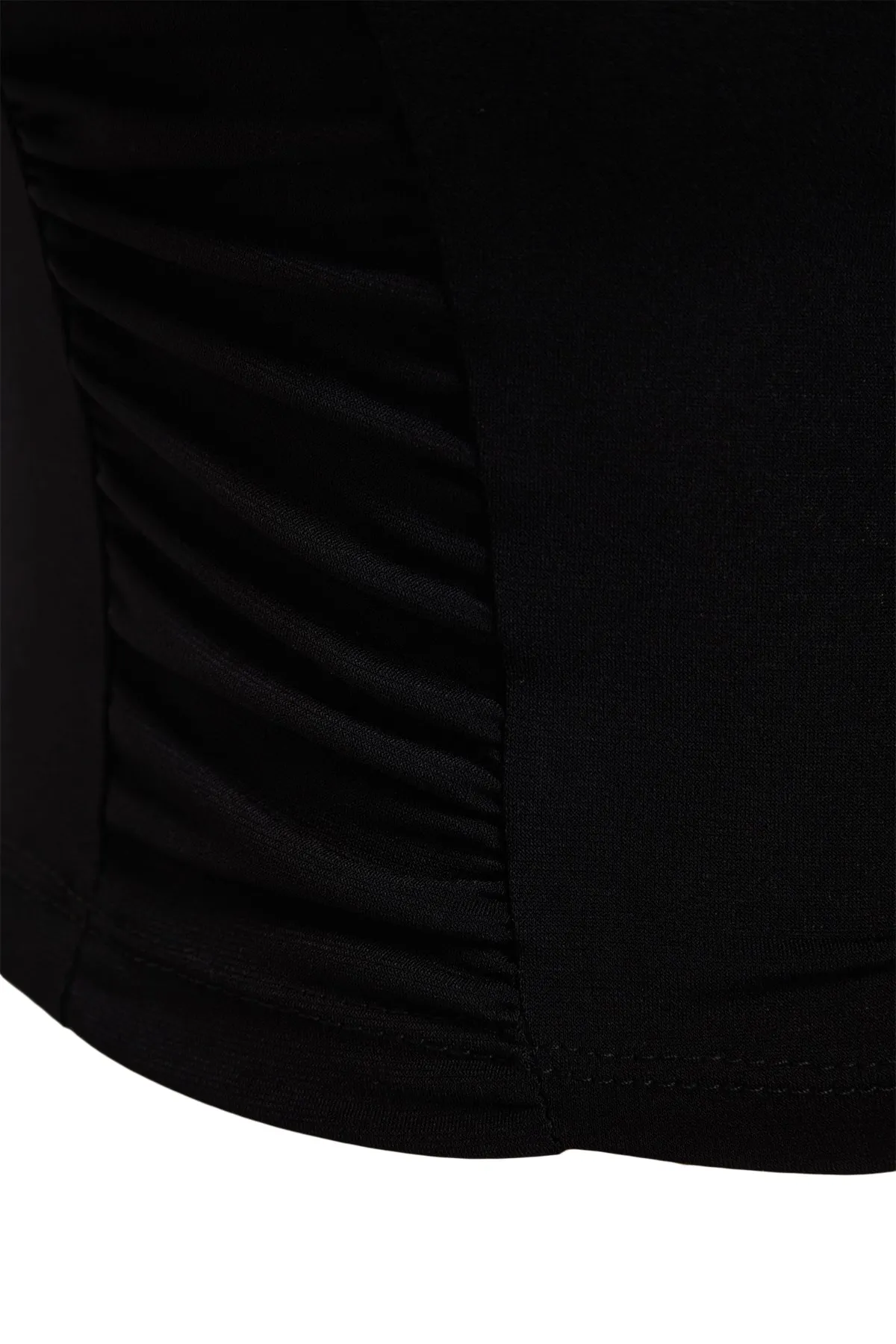 Trendyol Collection  Schwarze, dehnbare, dehnbare Strickbluse mit Rundhalsausschnitt und detailliertem Schnitt TWOSS23BZ00342