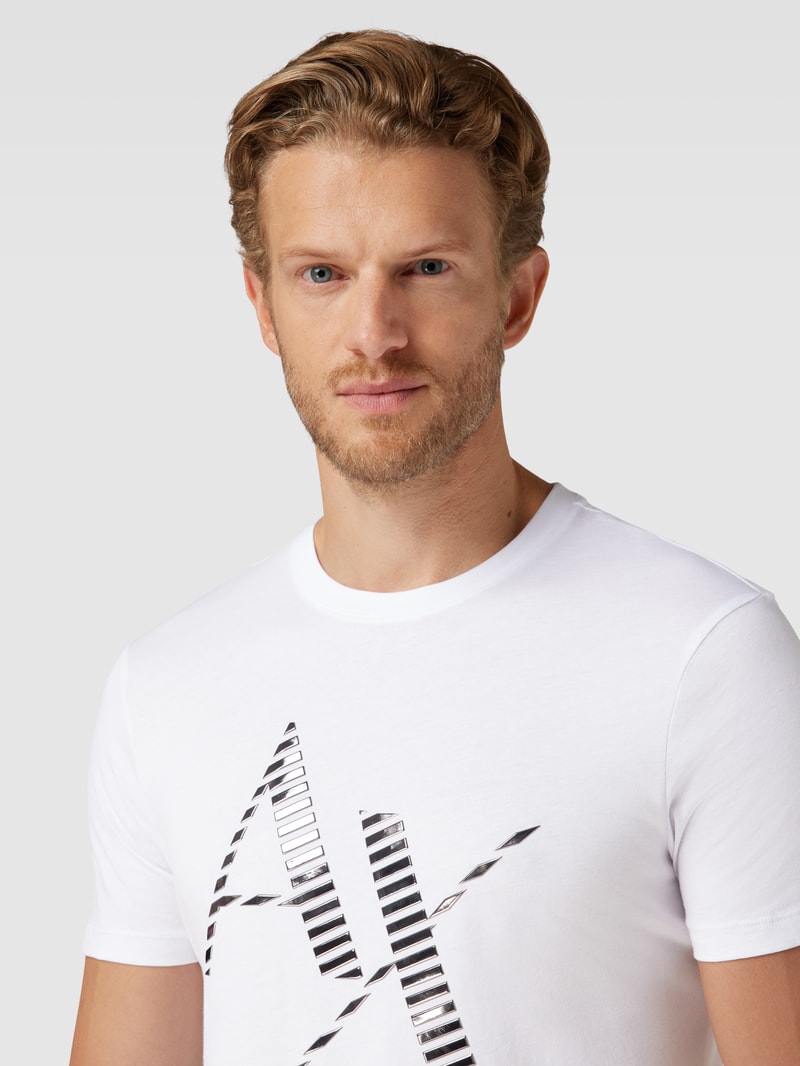 T-Shirt mit Label-Print und Rundhalsausschnitt in weiß