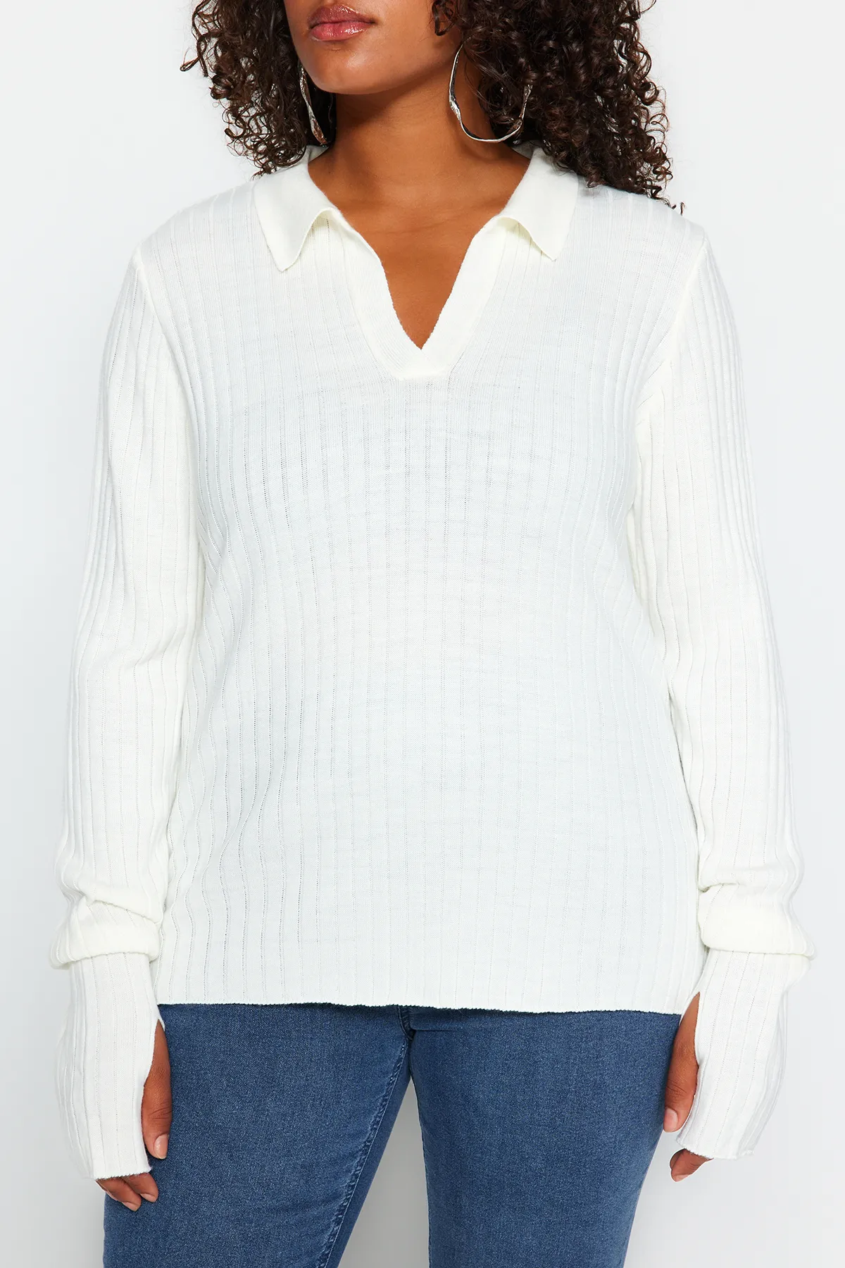 Trendyol Curve  Ecrufarbener Strickpullover mit Polokragen und Ärmeldetail TBBAW24AN00048