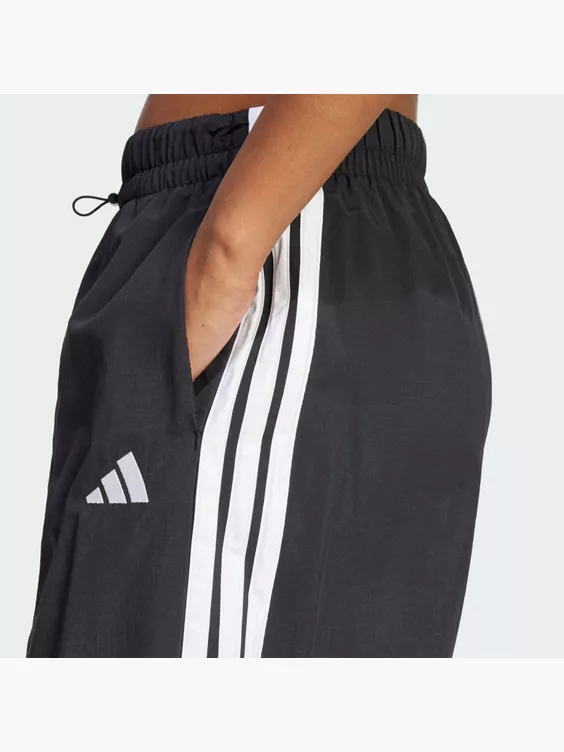 adidas Essentials 3-Streifen Lifestyle Woven Parachute Hose