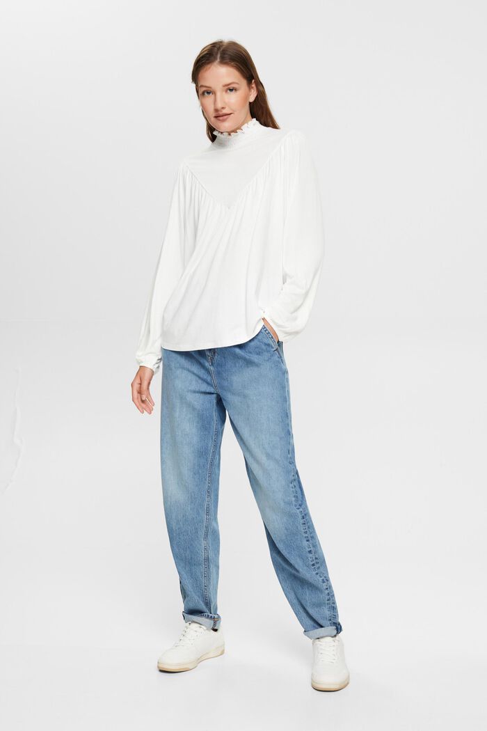 Langärmeliges Longsleeve mit gesmoktem Kragen, LENZING™ ECOVERO™