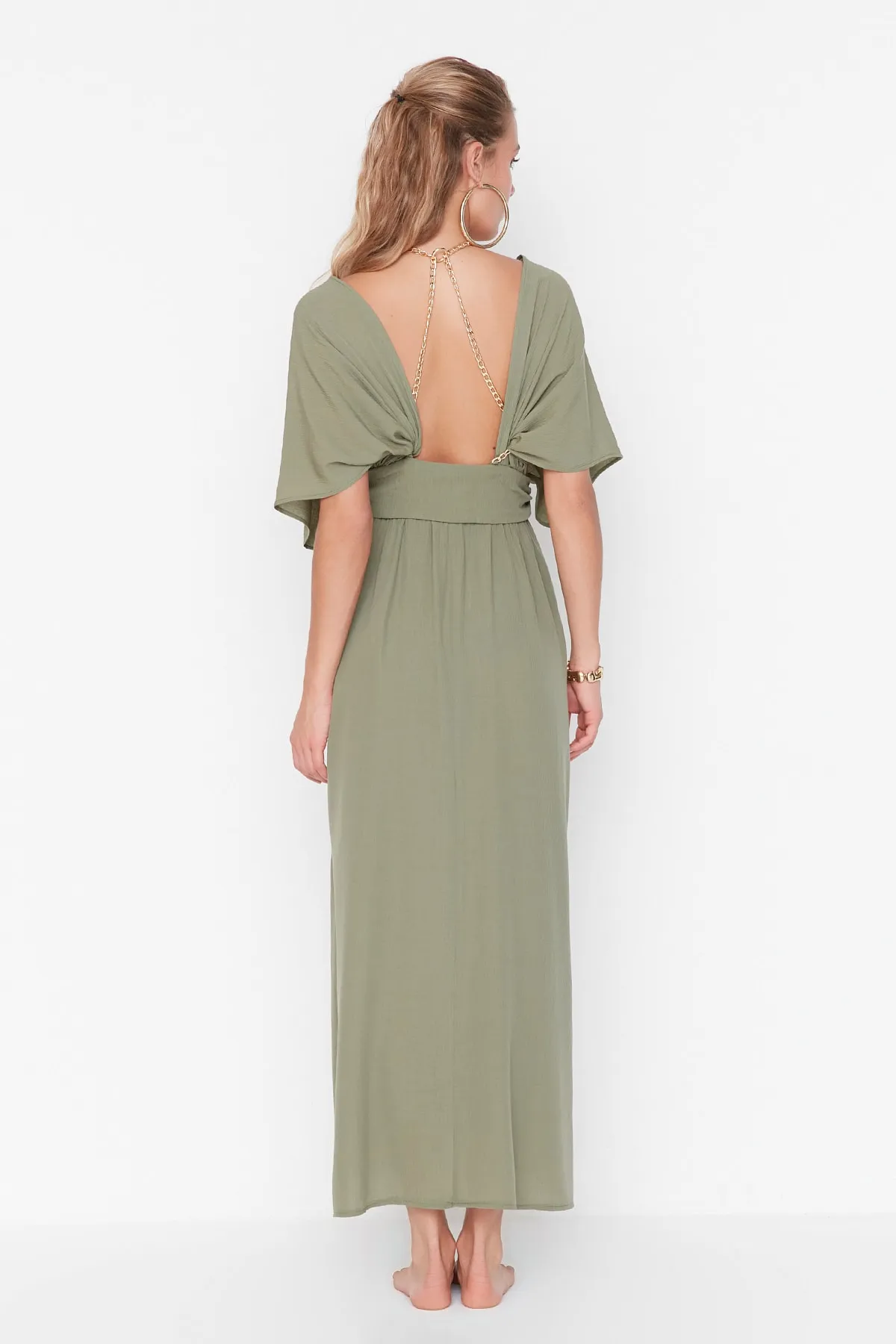 Trendyol Collection  Khakifarbenes Maxi-Strandkleid mit gewebten Accessoires TBESS21EL1051